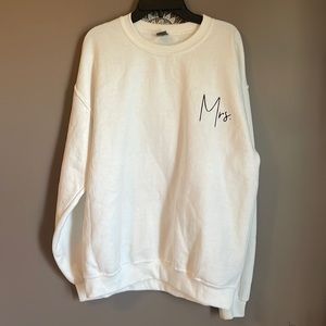 Bride MRS. Logo White Crew Neck Sweater Size Medium